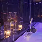 Romantic & Jacuzzi *