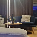 아파트 Romantic & Jacuzzi *