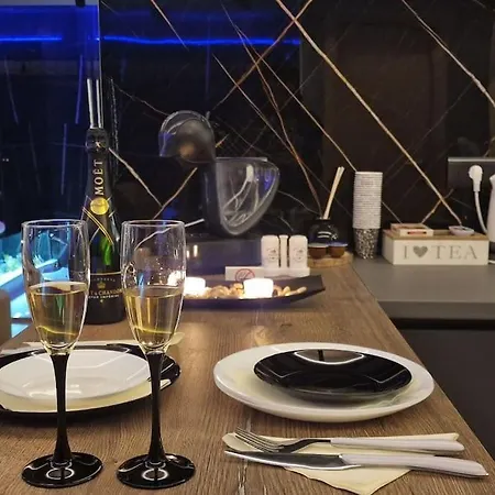 Romantic & Jacuzzi شقة سكوبجي