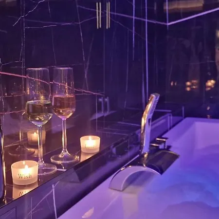 شقة Romantic & Jacuzzi *
