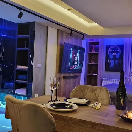 Romantic & Jacuzzi Apartment *