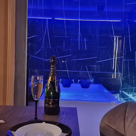 Romantic & Jacuzzi شقة