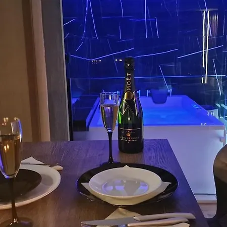 Romantic & Jacuzzi *