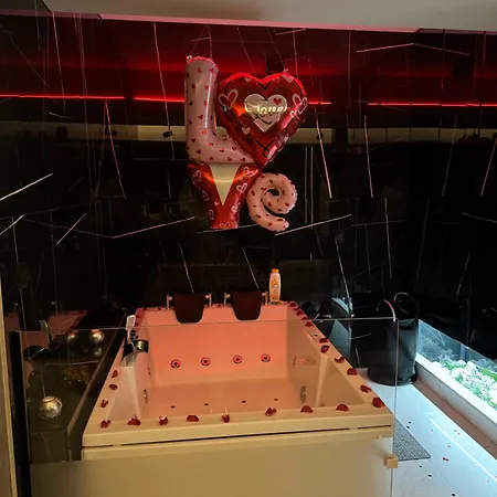 Romantic & Jacuzzi * Skopje