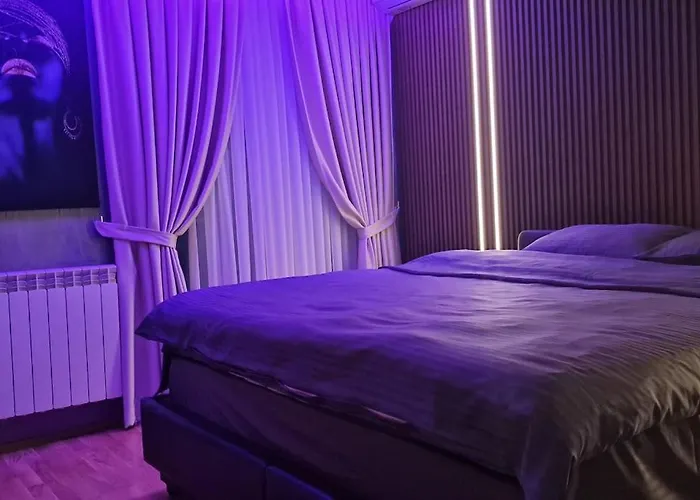 Romantic & Jacuzzi Apartment